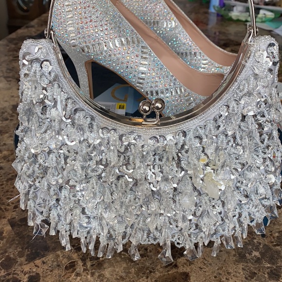 Heels with matching purse - Picture 4 of 15